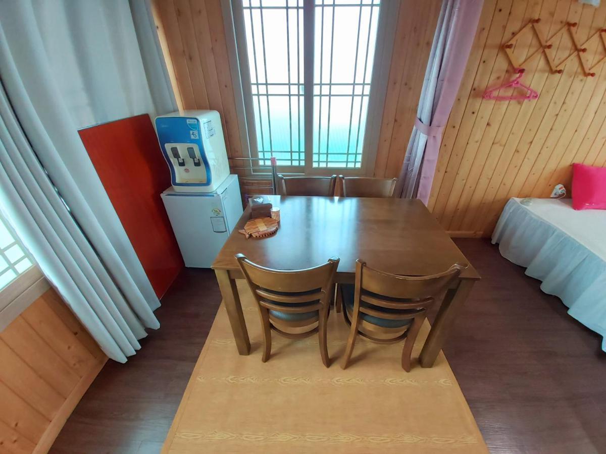 Hotel Feeling Good House à Jeju Extérieur photo