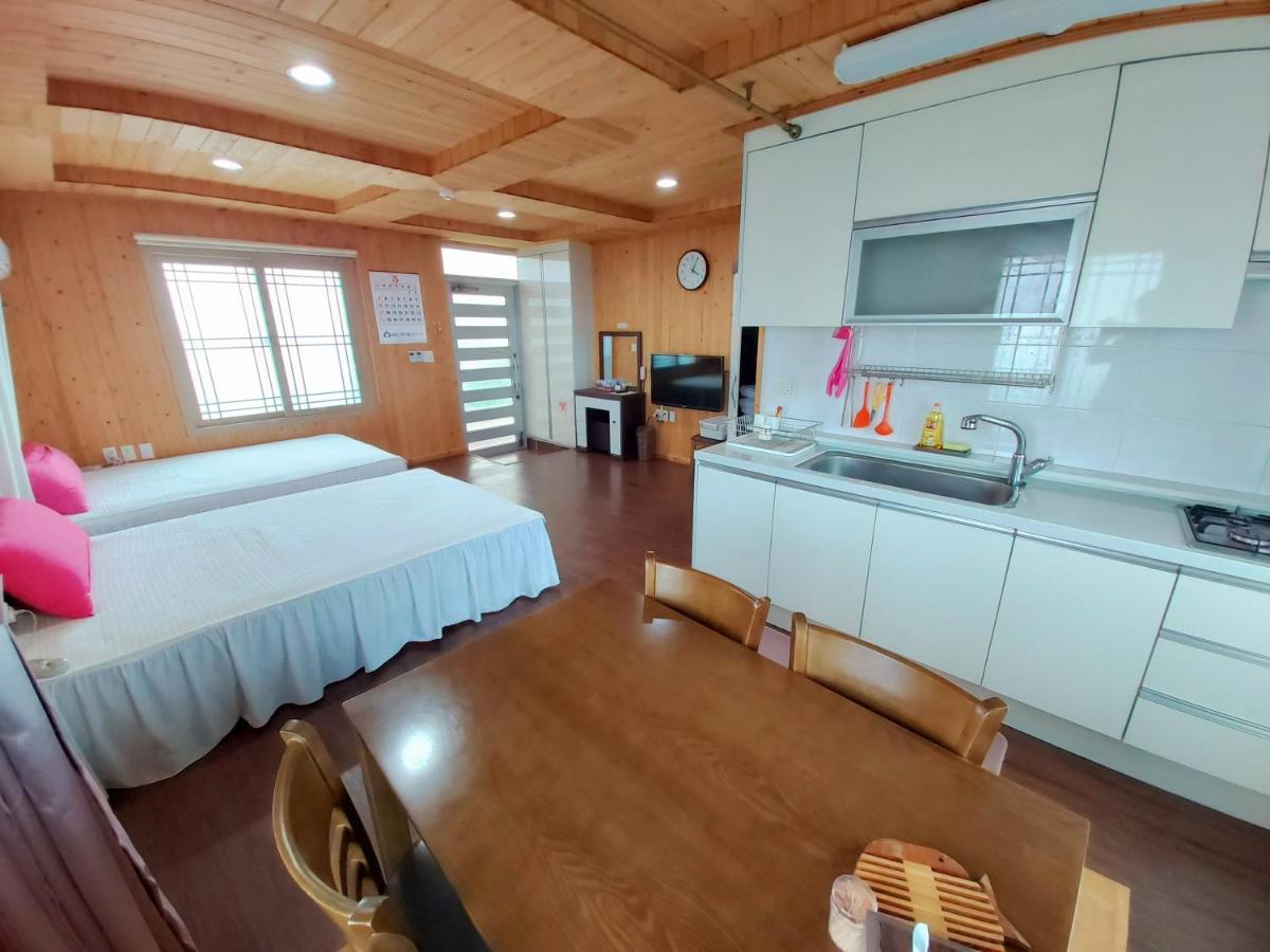 Hotel Feeling Good House à Jeju Extérieur photo