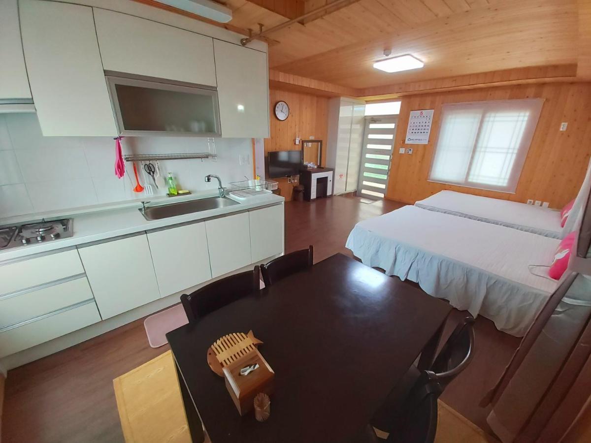 Hotel Feeling Good House à Jeju Extérieur photo