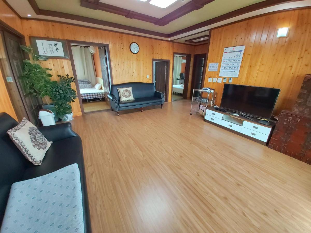 Hotel Feeling Good House à Jeju Extérieur photo