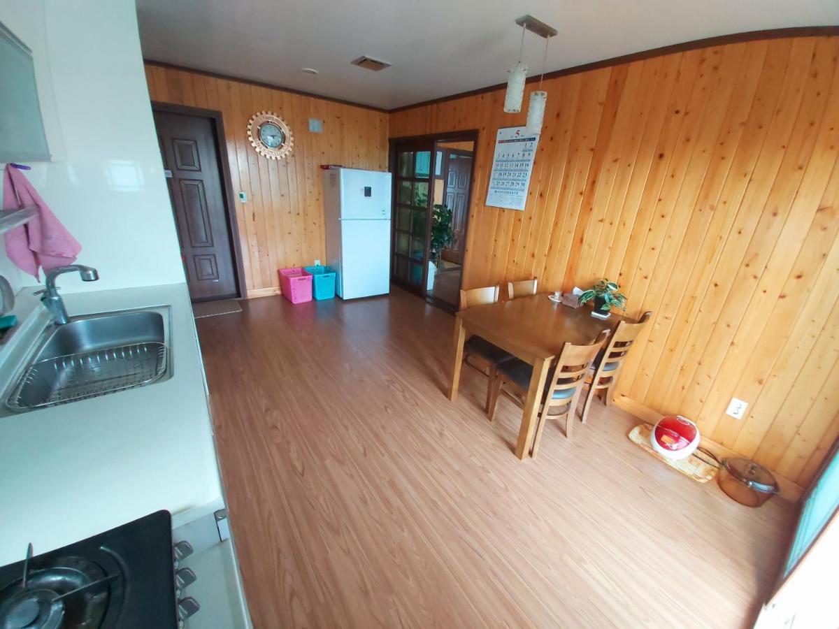 Hotel Feeling Good House à Jeju Extérieur photo